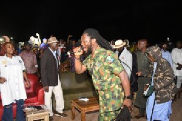 Christmas: Daddy Showkey thrills wounded soldiers in Kaduna