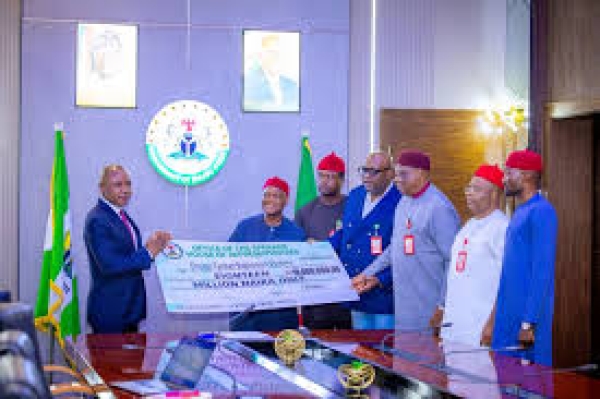 House of Reps presents N18m cheque to victims of Enugu tanker explosion
