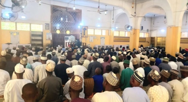 Kano Resident Storms Mosque, Slaps Imam During Morning Prayers