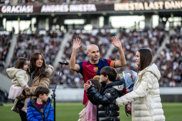 Iniesta bids farewell to glittering career in front of 45,000 fans in Tokyo