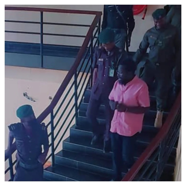 Afe Babalola: Anger as Dele Farotimi is brought to court in handcuffs