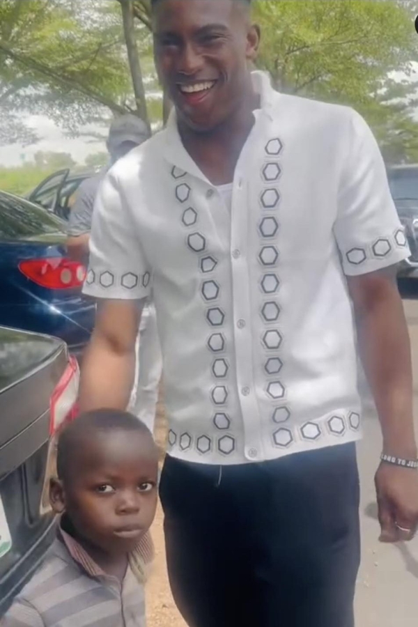 Kid who rejected Awoniyi’s cash gift earns nationwide admiration