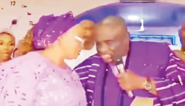 Man slumps and dies during wife's 60th birthday celebration in Lagos