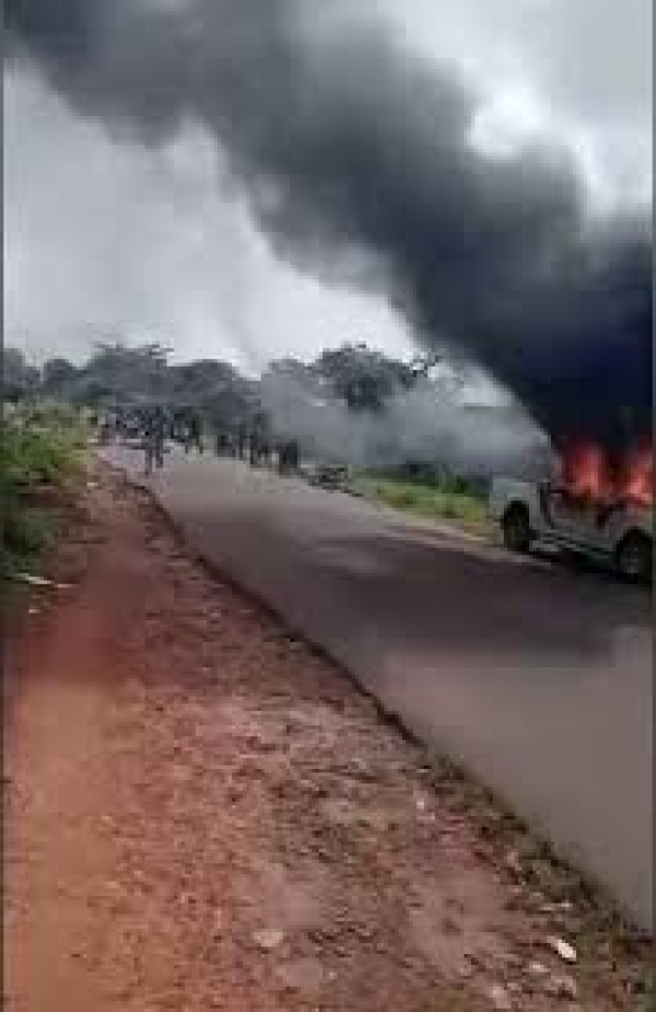 [VIDEO] Unknown gunmen on rampage, kill 3 policemen in Enugu