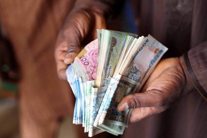 Naira exchanges below N1000 per dollar at some segments of black market