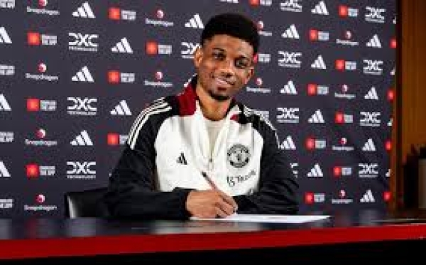 Rising star Amad Diallo signs new Man United contract